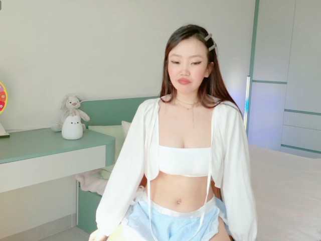 Lilyisshy live cam preview