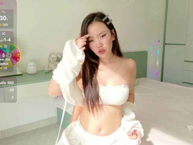 Lilyisshy live cam preview