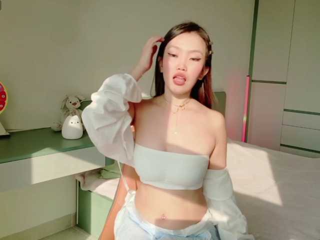 Lilyisshy live cam on BongaCams