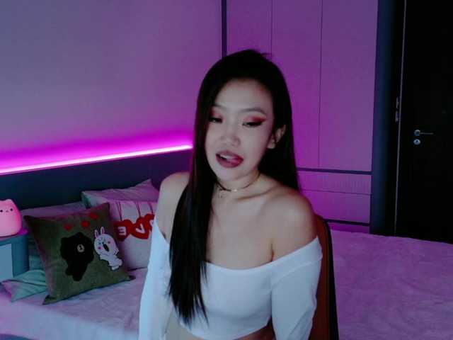 Lilyisshy live cam on BongaCams