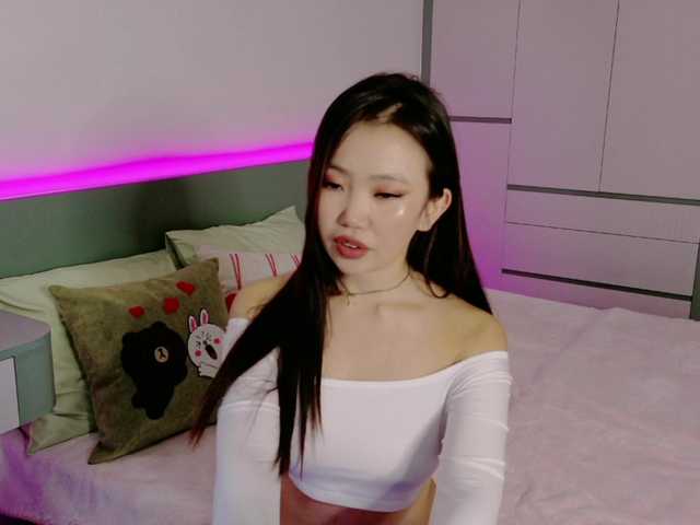 Lilyisshy live cam on BongaCams
