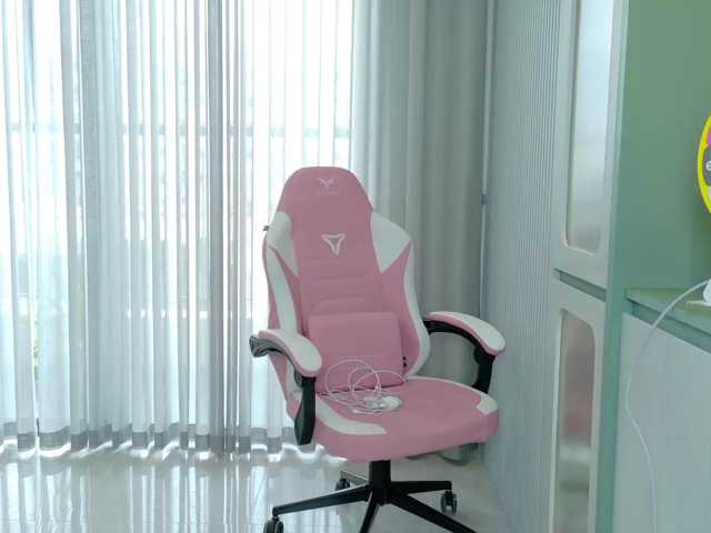 Lilyisshy live cam on BongaCams