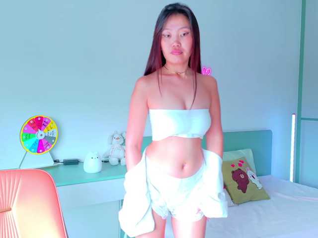 Lilyisshy live cam on BongaCams