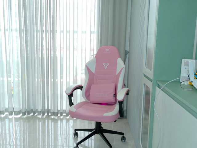 Lilyisshy live cam on BongaCams
