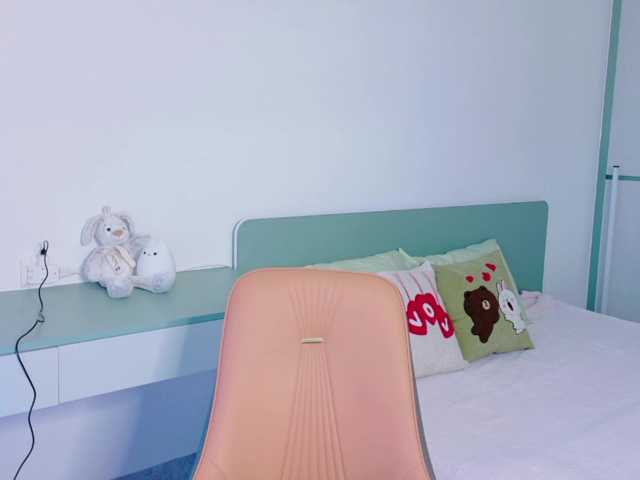 Lilyisshy live cam on BongaCams