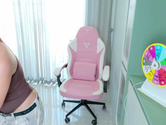 Lilyisshy live cam on BongaCams