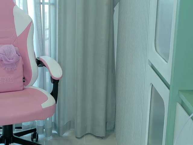 Lilyisshy live cam on BongaCams