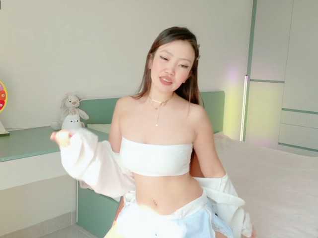Lilyisshy live cam preview
