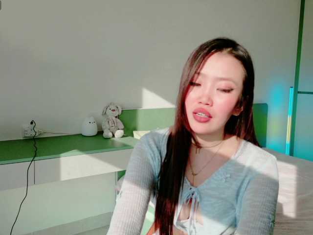 Lilyisshy live cam on BongaCams