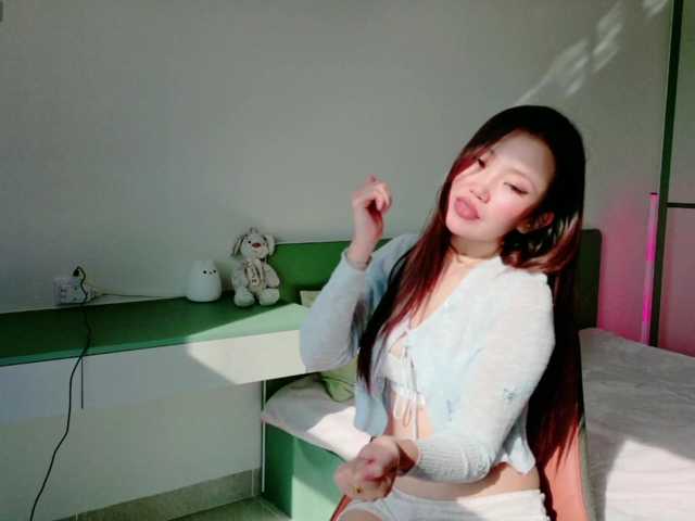 Lilyisshy live cam on BongaCams