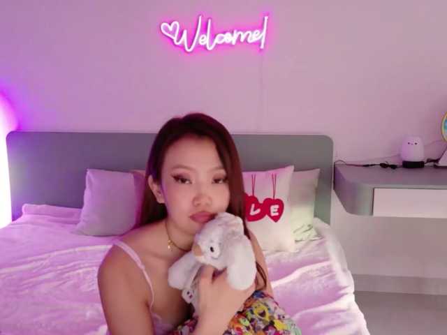 Lilyisshy live cam on BongaCams