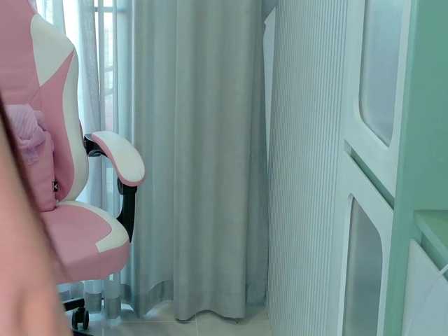 Lilyisshy live cam on BongaCams