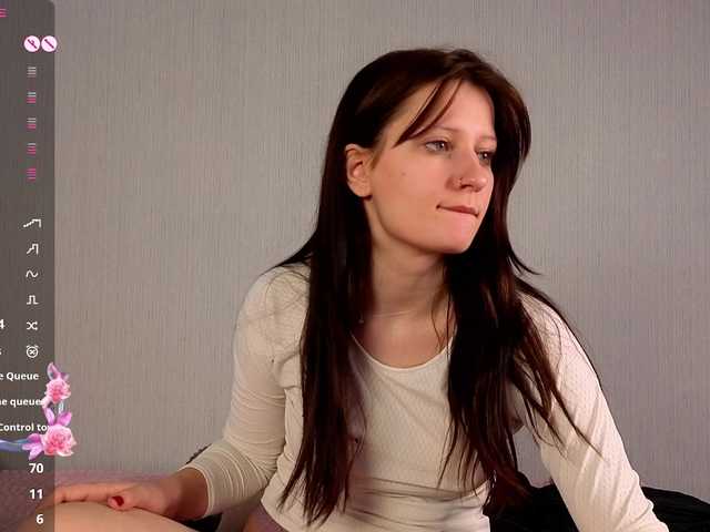 charming-rey — live female cam