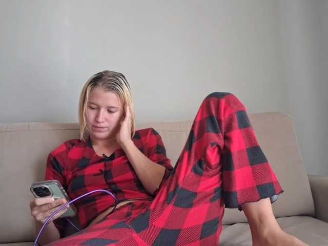 PeaceDance live cam on BongaCams