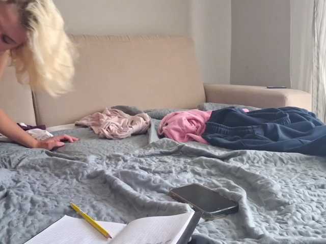 PeaceDance live cam on BongaCams