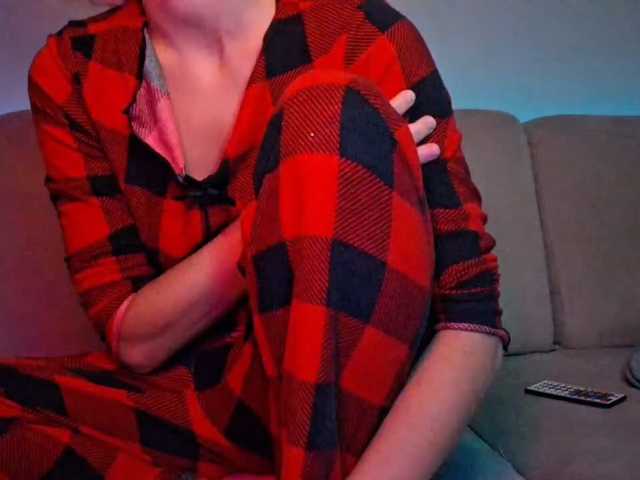 PeaceDance, live now on BongaCams