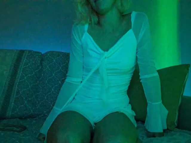 PeaceDance live cam on BongaCams