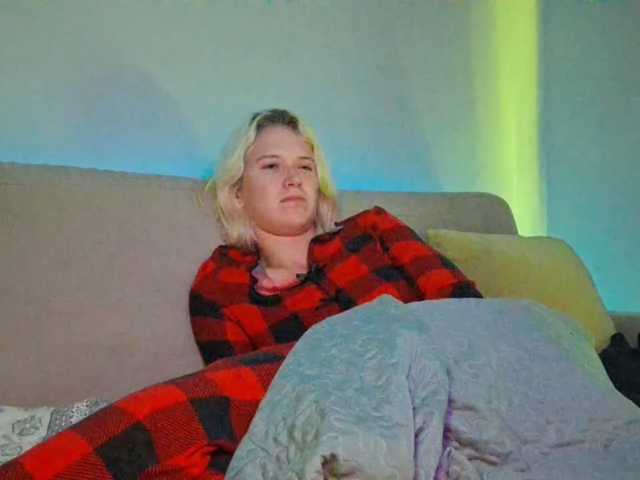 PeaceDance, live now on BongaCams
