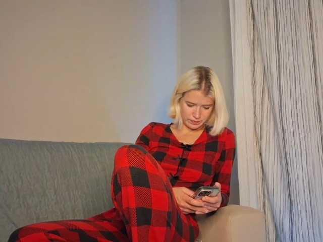 PeaceDance live cam on BongaCams