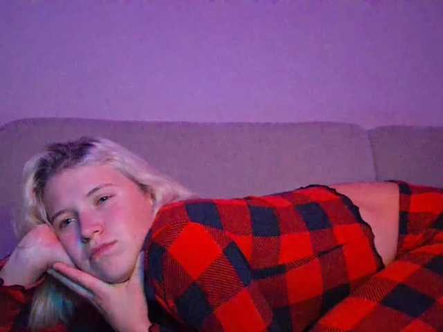 PeaceDance, live now on BongaCams