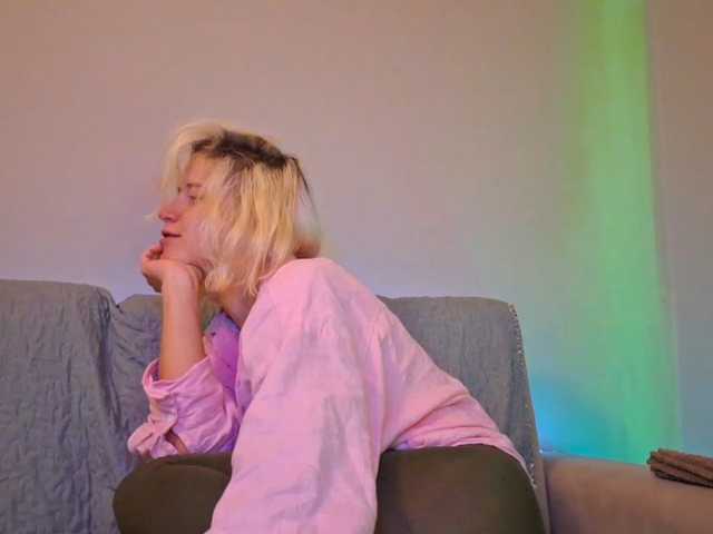 PeaceDance live cam on BongaCams