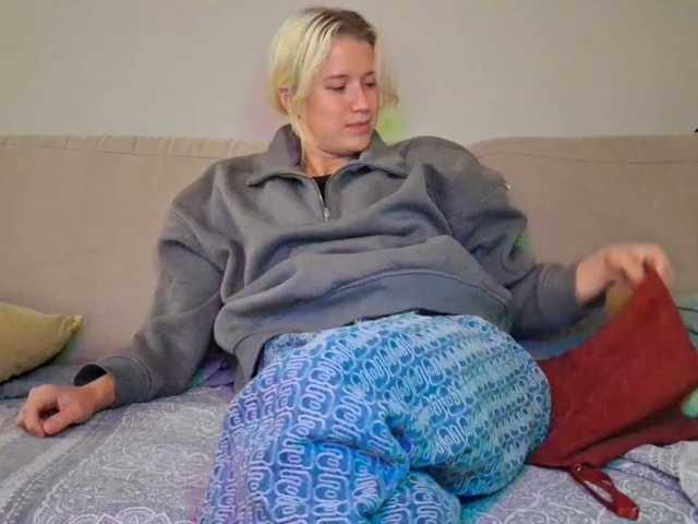 PeaceDance live cam on BongaCams
