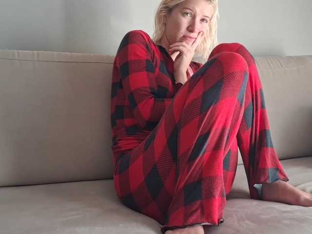 PeaceDance, live now on BongaCams