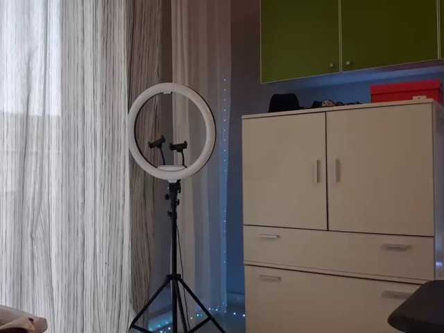 PeaceDance live cam on BongaCams
