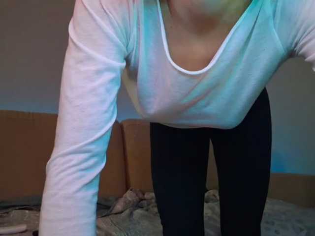 PeaceDance live cam on BongaCams