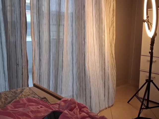 PeaceDance live cam on BongaCams
