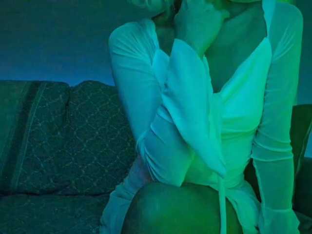 PeaceDance live cam on BongaCams
