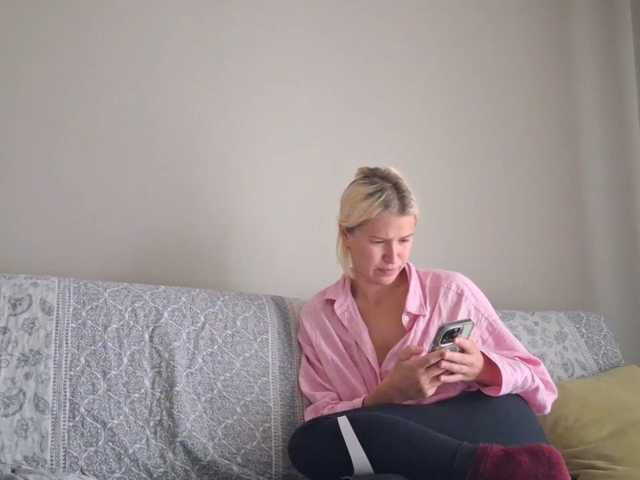 PeaceDance live cam on BongaCams