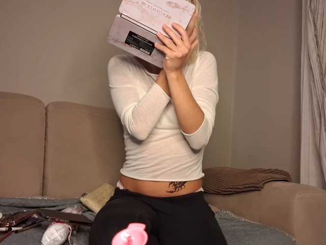 PeaceDance live cam on BongaCams
