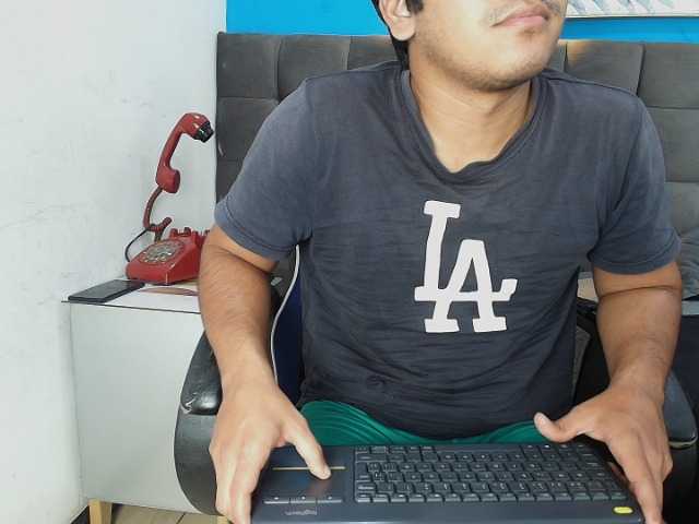 PerciVall32 — live male cam