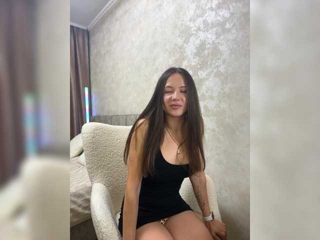 Lisa-Bond live cam preview