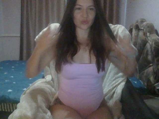 Lisa-Bond live cam on BongaCams