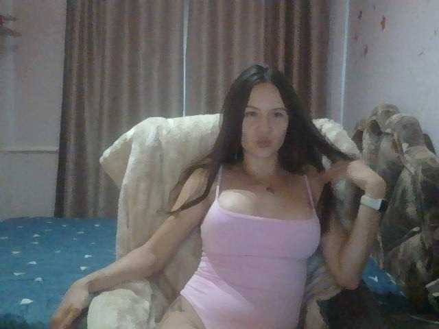 Lisa-Bond live cam on BongaCams