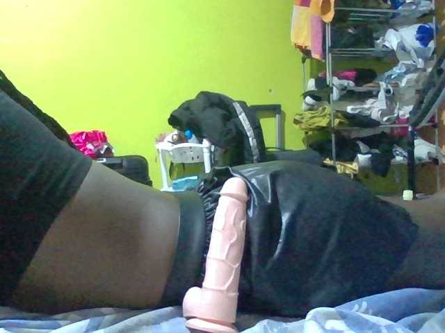 Kendy01 live cam on BongaCams