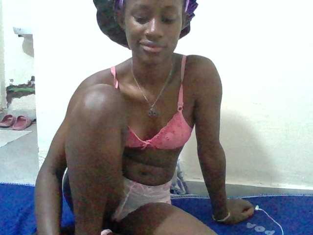 Kendy01 live cam on BongaCams