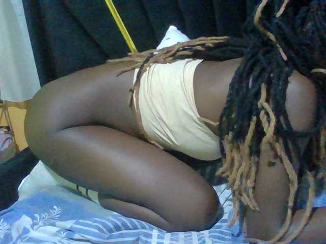 Kendy01 live cam on BongaCams