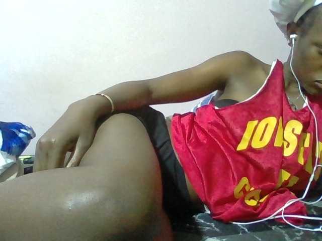 Kendy01 live cam on BongaCams