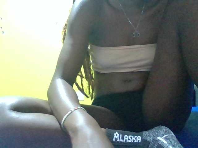 Kendy01 live cam on BongaCams