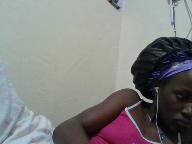Kendy01 live cam on BongaCams