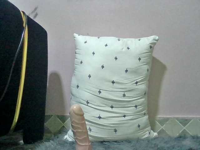 Kendy01 live cam on BongaCams