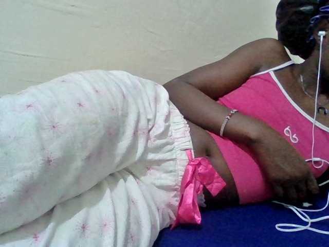 Kendy01 live cam on BongaCams