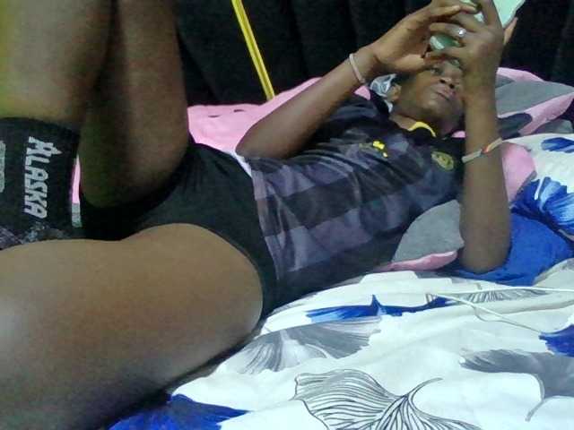 Kendy01 live cam on BongaCams