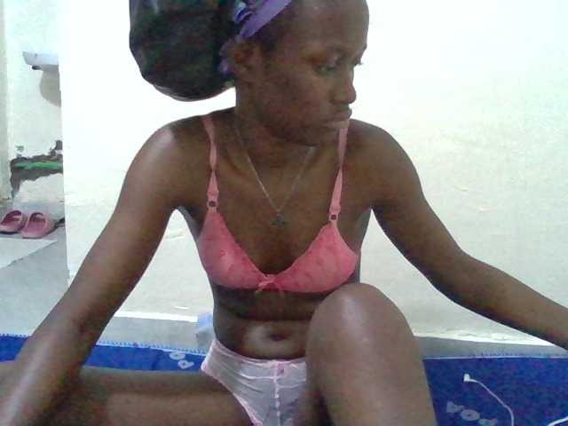 Kendy01 live cam on BongaCams