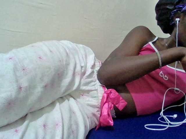 Kendy01 live cam on BongaCams