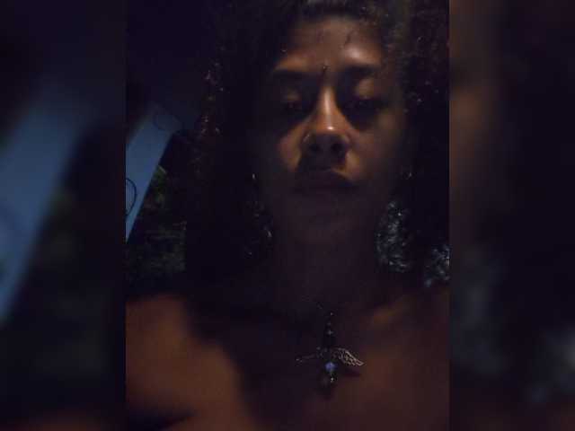 TheAlieh live cam preview