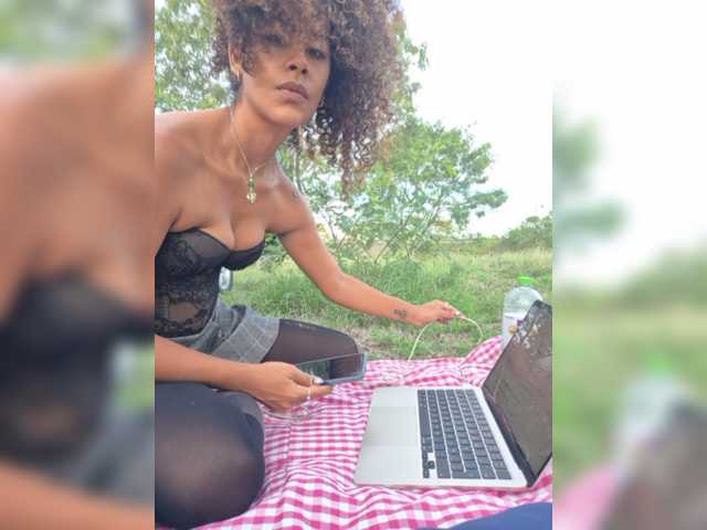 TheAlieh live cam preview